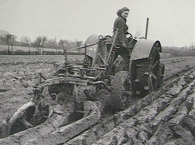 Женская тракторная бригада Екатерины Мотцулевой