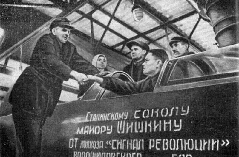 Шефская помощь фронту (обзор)