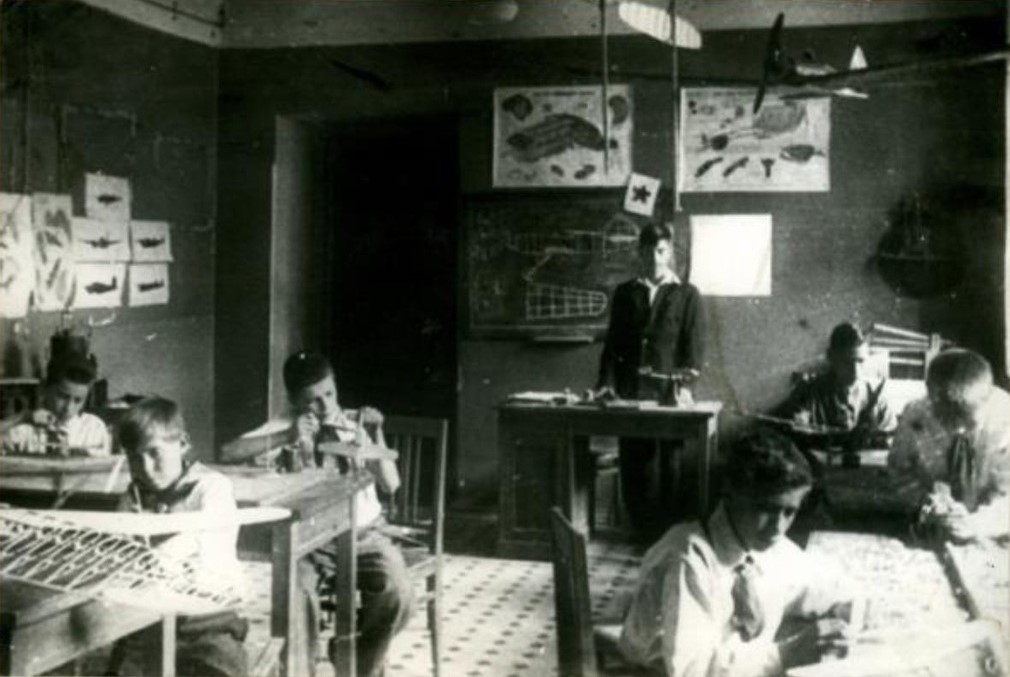 Авиамодельный кружок.jpg Авиамодельный кружок.jpg