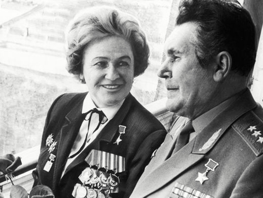 Харламов и Попова постарше.jpg Харламов и Попова постарше.jpg