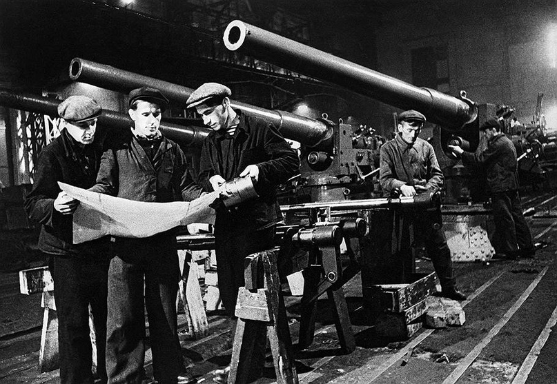 Промышленность Саратова в годы ВОв.jpg