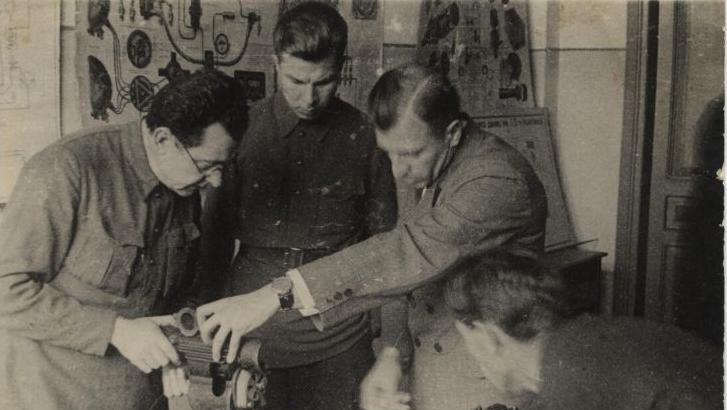 Ученые САДИ за работой.jpg