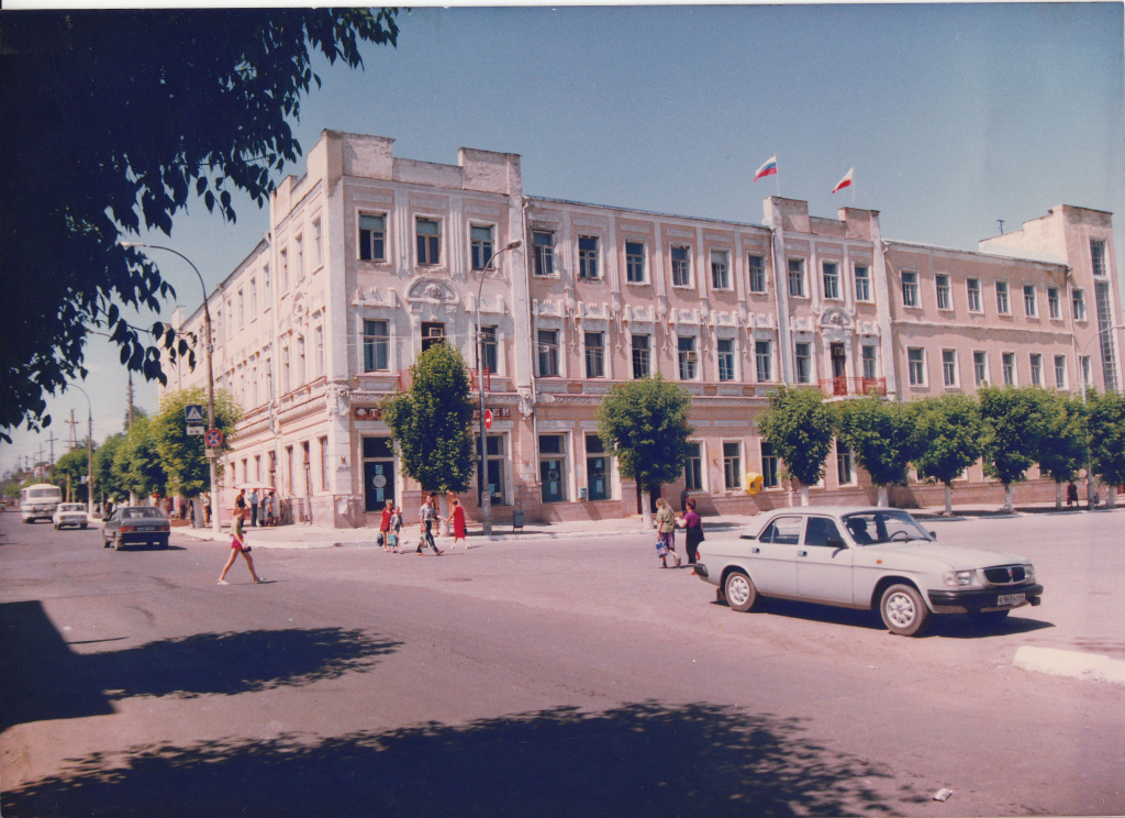 Горсовет (Администрация Вольского Муниципального района) В 1941-1945 гг отделение эвакогоспиталя 18331978.jpg