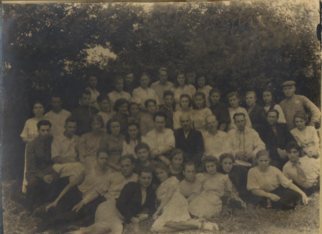 Бегучев П.П. Саратовский зооветеринарный институт. Выпуск 1943 года, июль..jpeg Бегучев П.П. Саратовский зооветеринарный институт. Выпуск 1943 года, июль..jpeg