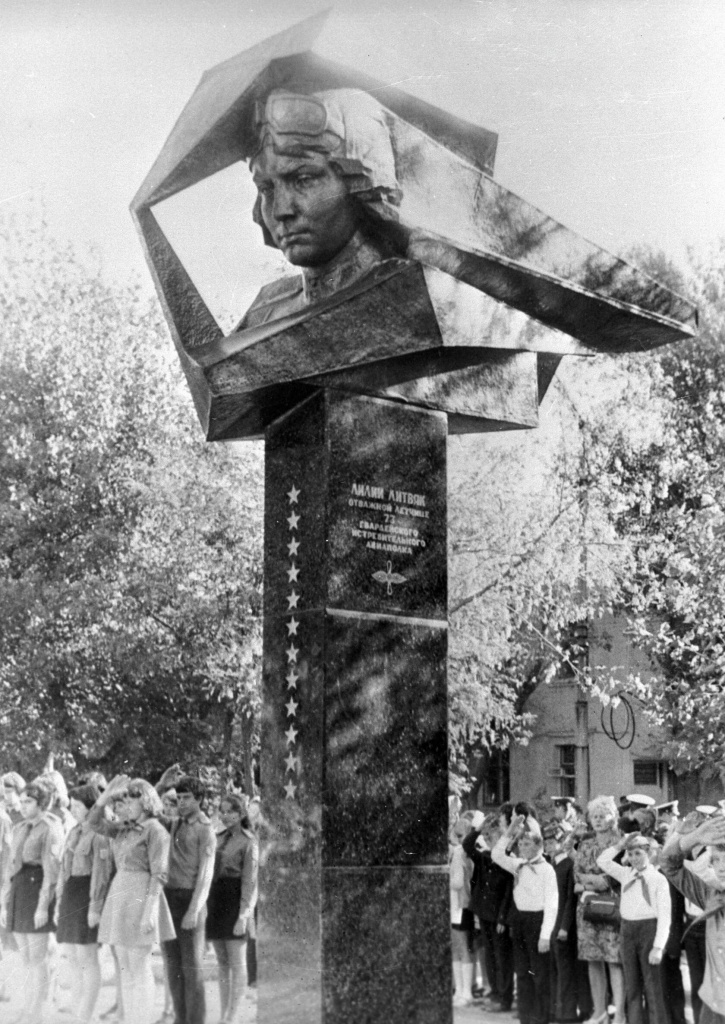 Памятник на месте гибели Лилии Литвяк.jpg Памятник на месте гибели Лилии Литвяк.jpg