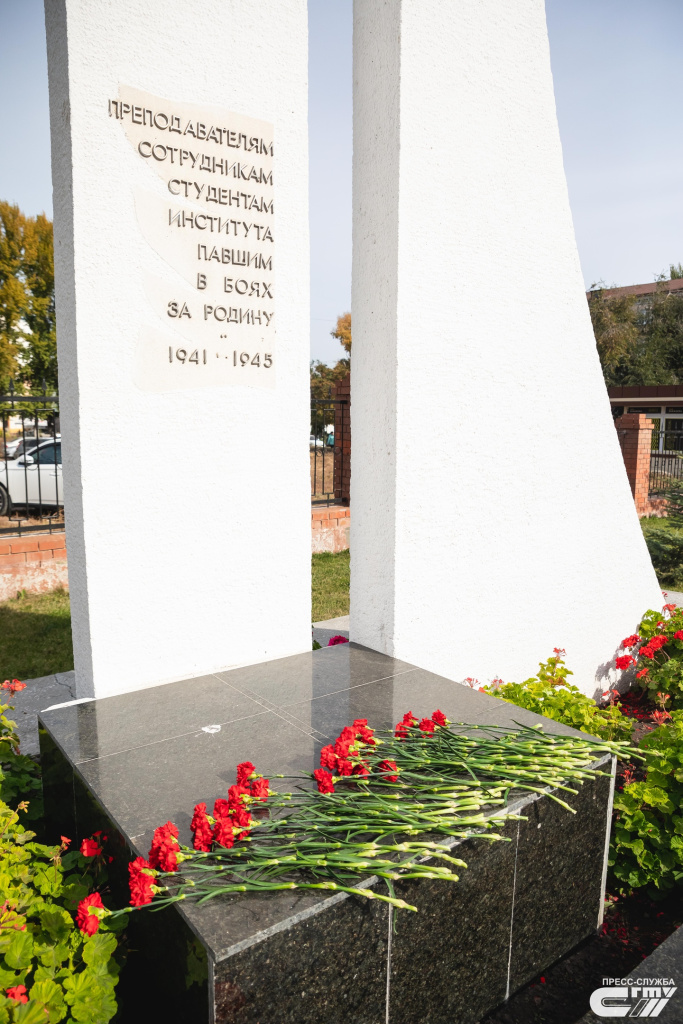 СГТУ_памятник павшим в годы войны.jpg