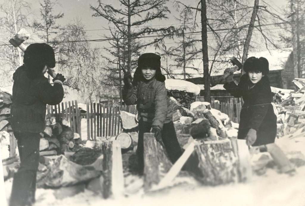 Тимуровское движение_заготовка дров.jpg Тимуровское движение_заготовка дров.jpg