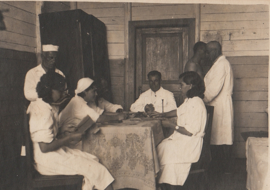 Врачебная комиссия перед выпиской из эвакогоспиталя 1691 1943 г.jpg