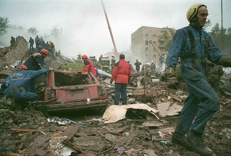в Москве, Волгодонске и Буйнакске были взорваны жилые дома, жертвами которых стали около 300 человек..jpg в Москве, Волгодонске и Буйнакске были взорваны жилые дома, жертвами которых стали около 300 человек..jpg