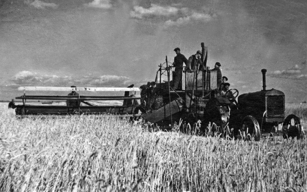 прицепной комбайн.jpg прицепной комбайн.jpg